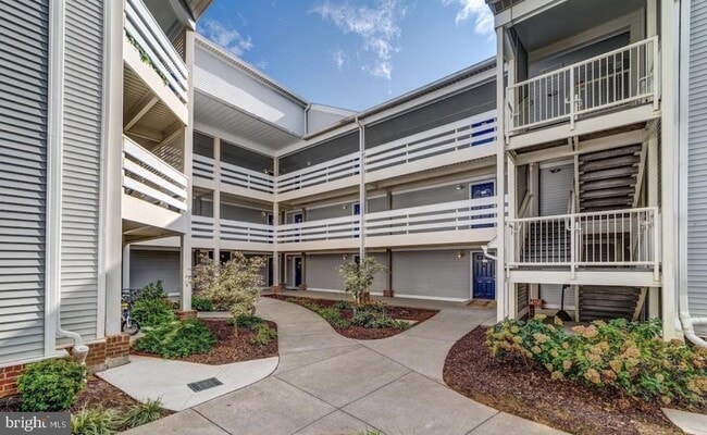 Building Photo - 10300 Appalachian Cir Unit 307