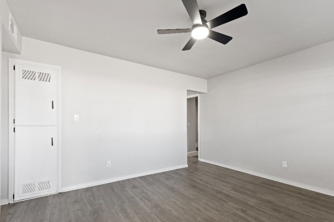 Photo - 1304 Pinewood Ct