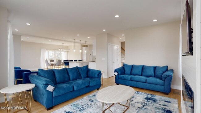 Photo - 1 Howland Ave