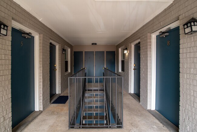 1808 Edgehill