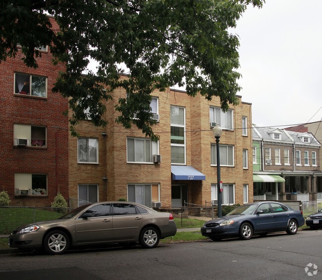 Building Photo - 737 Longfellow St NW
