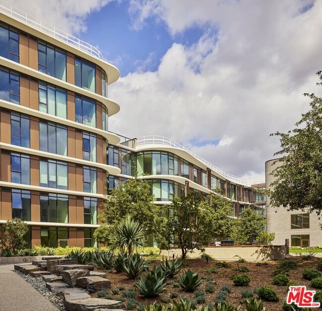 Building Photo - 700 Broadway Unit PH 815