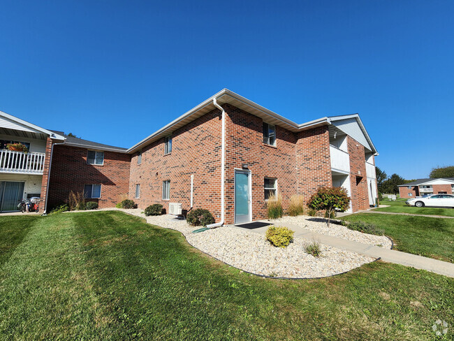 Building Photo - Whispering Pines Apartments