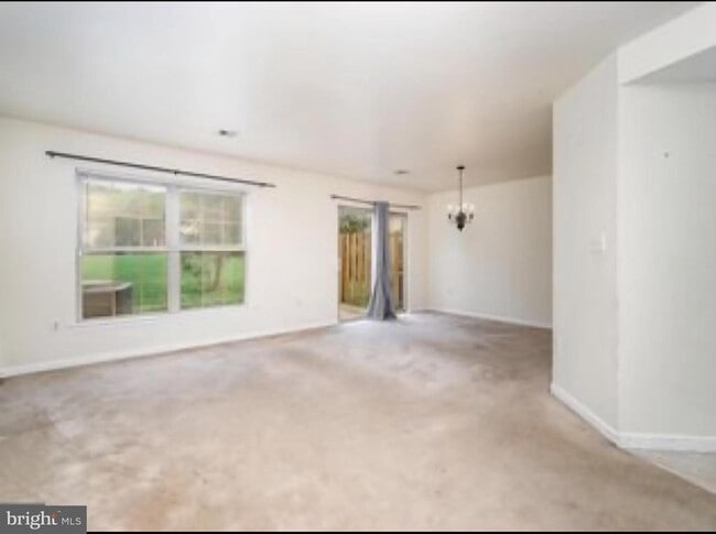 Photo - 471 Stonehedge Ln