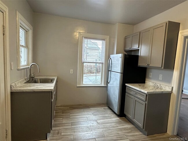 Photo - 400 Dyckman St