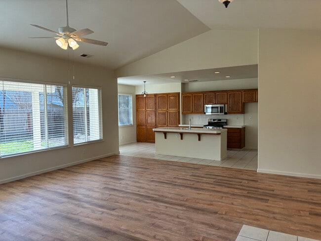 Photo - 2555 E Houston Ave