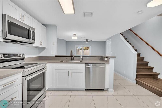 Building Photo - 2501 NE 15th St Rental