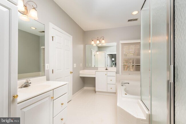 Photo - 4912 Waple Ln