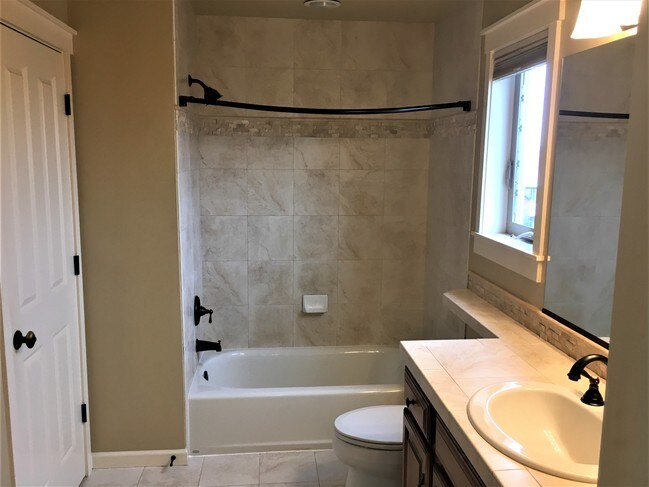 Baño principal - 1508 California Ave SW