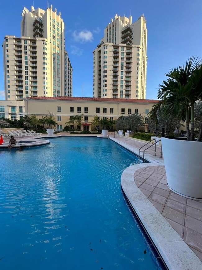 Building Photo - 7355 SW 89th St Unit 512N Rental