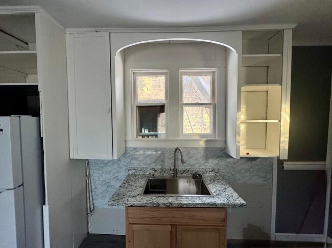 Photo - 114 S Carbon St