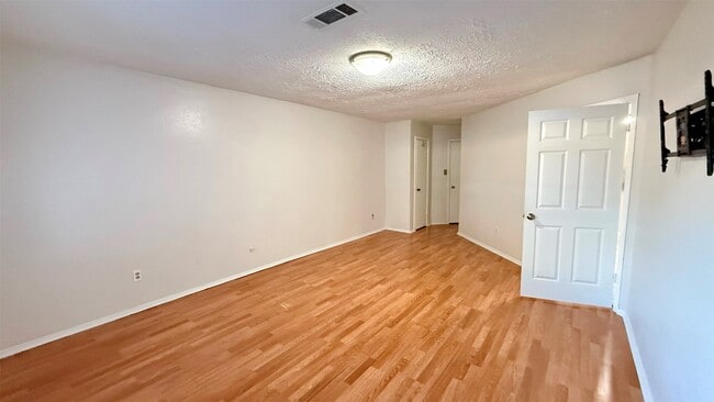 Building Photo - 13034 Birch Grove Dr