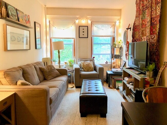 Building Photo - 1872 Commonwealth Ave Unit 6 Rental