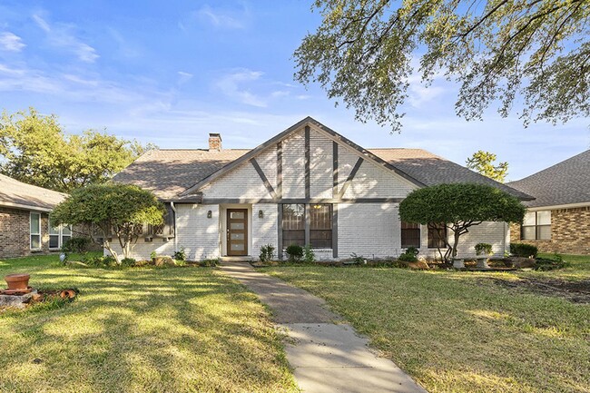 Elegant Prestonwood home with fenced yard ... - Elegant Prestonwood home with fenced yard ...