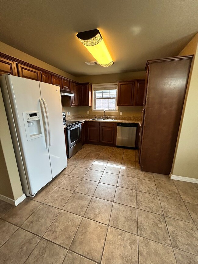 Photo - 1522 E 11th Cove