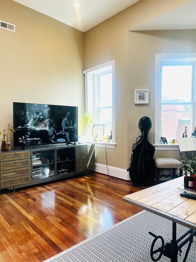 Photo - Columbia Heights Penthouse Condo | 1 Bed | 1 Bath | 600 Sf Unit 407