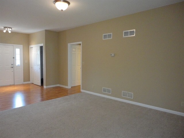 Photo - 744 Ridge View Dr