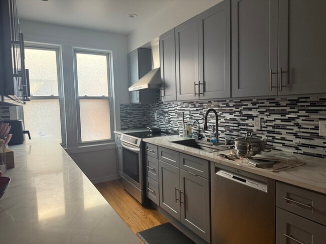 Shared Kitchen - 3334 89th St Unit 2