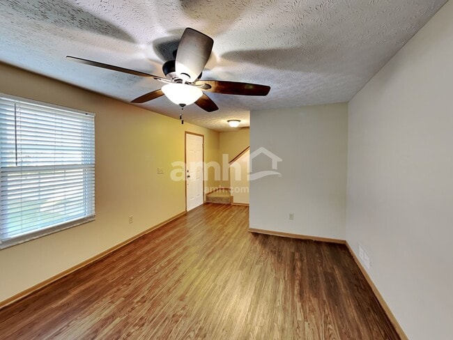 Photo - 1725 Convair Dr