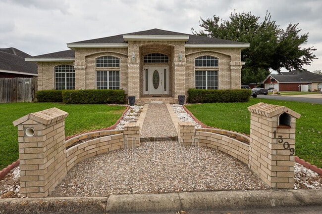 Building Photo - 1309 Summerfield Ln