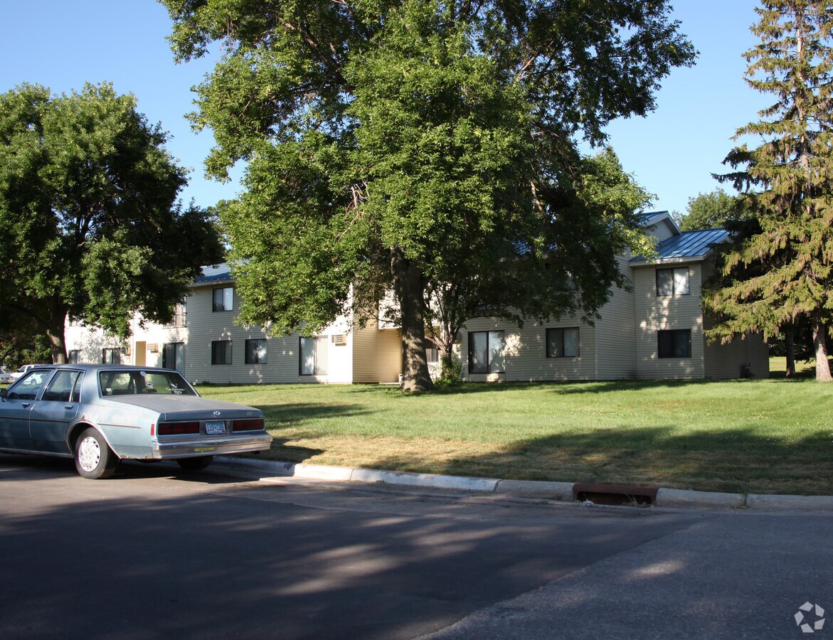 Photo - Meadowbrook Apartments