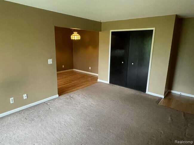 Photo - 270 E Thirteen Mile Rd Unit 44