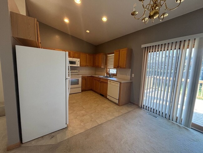 Building Photo - Spacious 3 bed / 2.5 bath Townhome in Millard