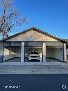 Building Photo - 835 Dunlewy St Unit GARAGE-GARAGE Rental