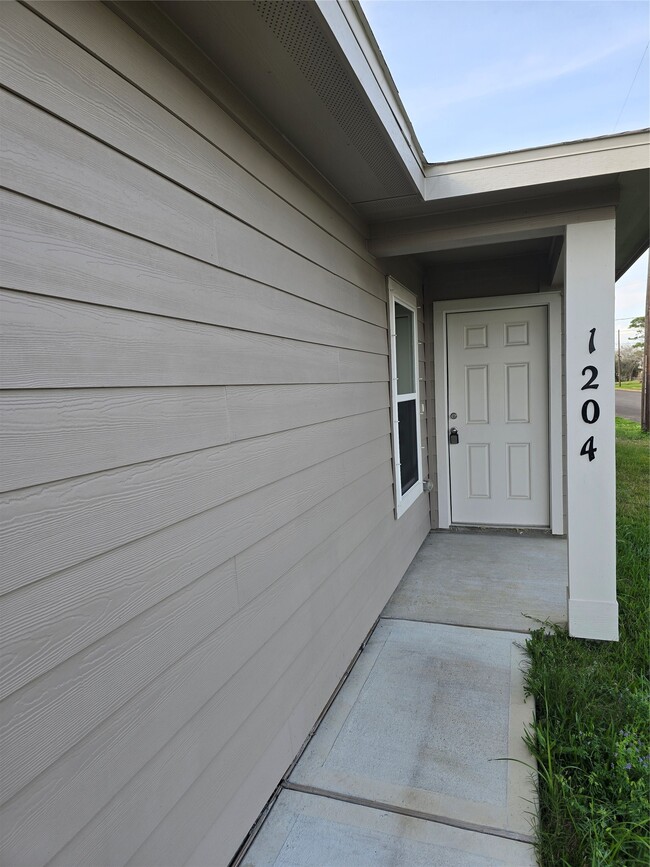 Photo - 1204 Daniel St