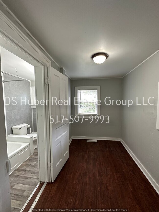 Photo - Shiawassee 521 W Building Unit Shiawassee 521 B