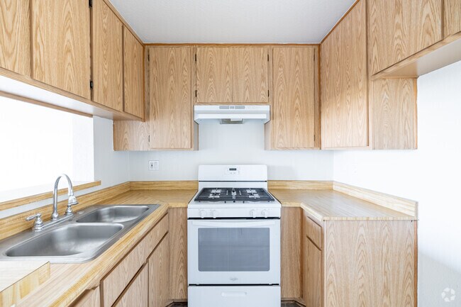 1BR, 1BA - 617SF - Kitchen