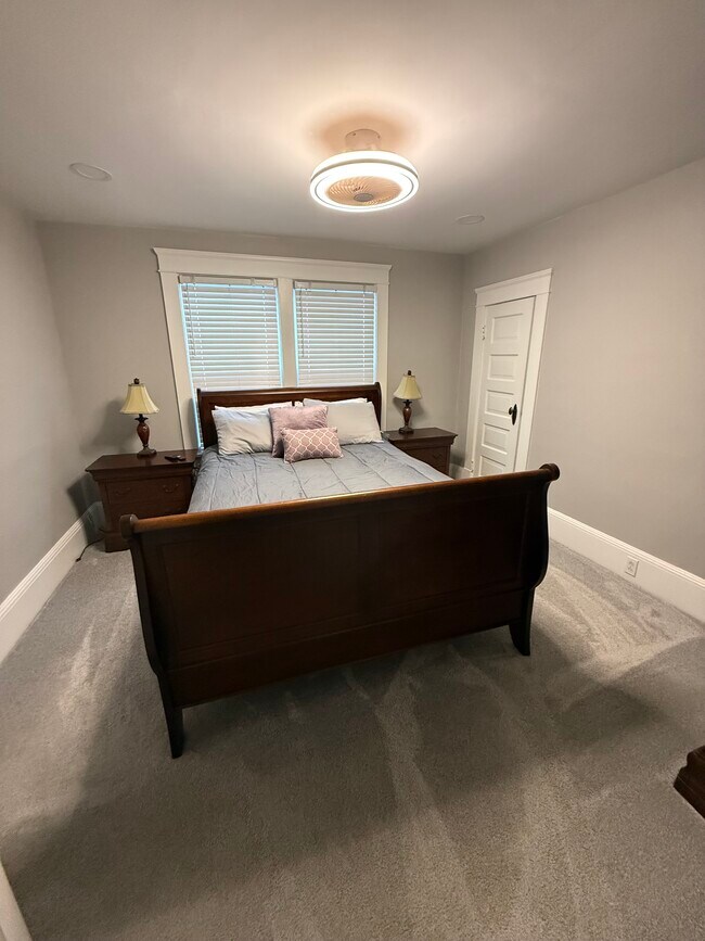 Photo - 852 Aetna St