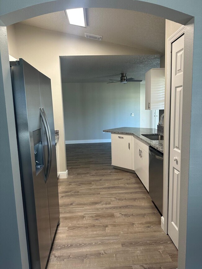 Photo - 790 Gillen Ave NW