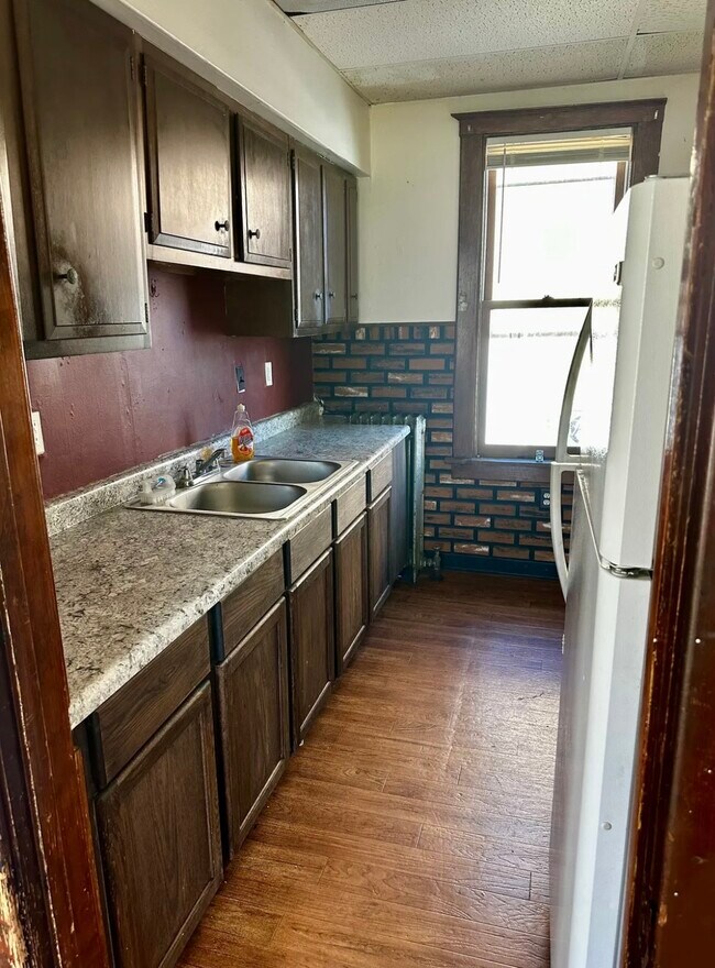 Photo - 308 7th St S