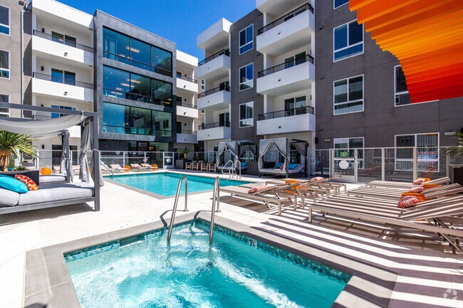 Pool and Spa - NOHO West - MODERNO Luxury Living Rental