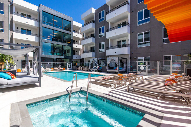 Pool and Spa - NOHO West - MODERNO Luxury Living Rental