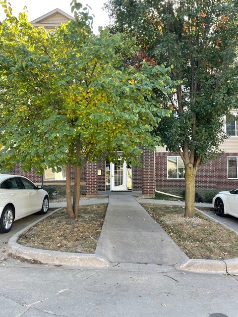 entrance 2 - 1820 W Benton St Unit 204