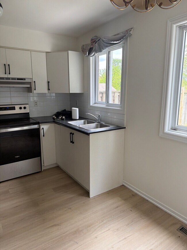 Photo - SPACIOUS THREE BEDROOM TOWNHOME IN WESTMOUNT