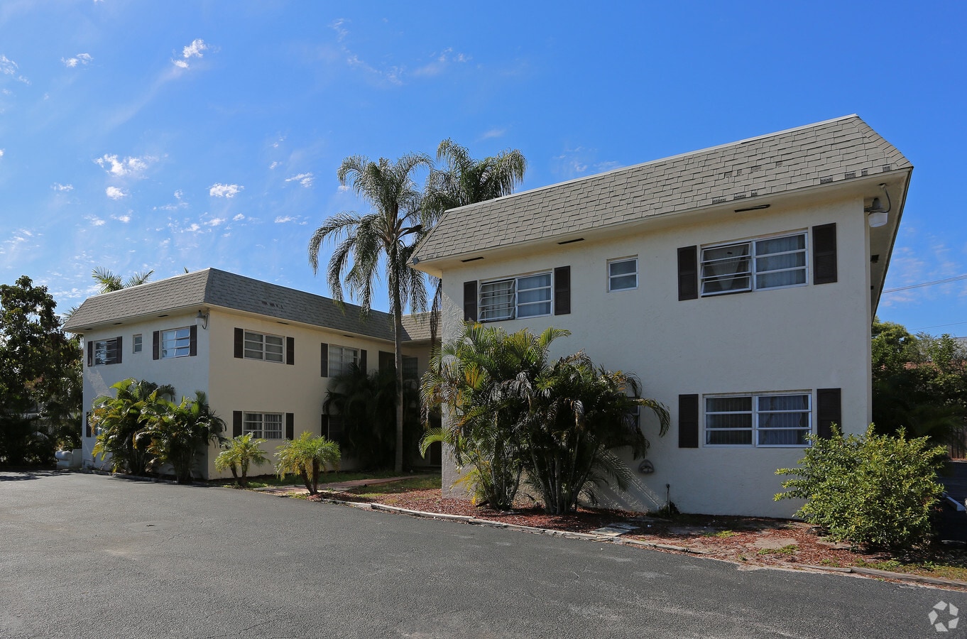 Palomar Apartments - Palomar Apartments
