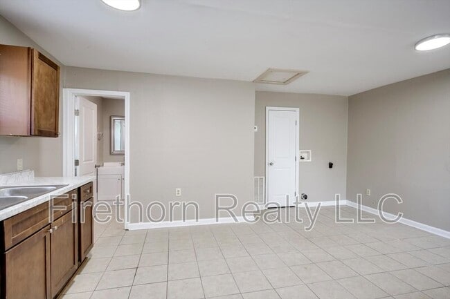 Photo - 2719 Meadowbrook Dr