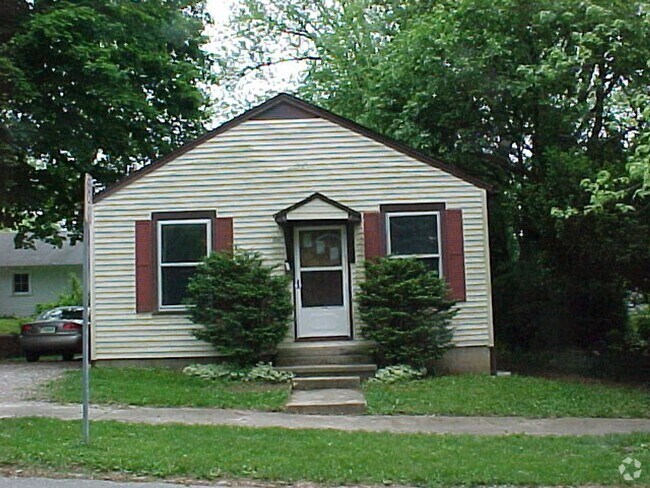 Building Photo - 106 E 16th St Rental