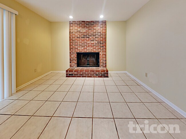 Photo - 610 Oakmoss Dr
