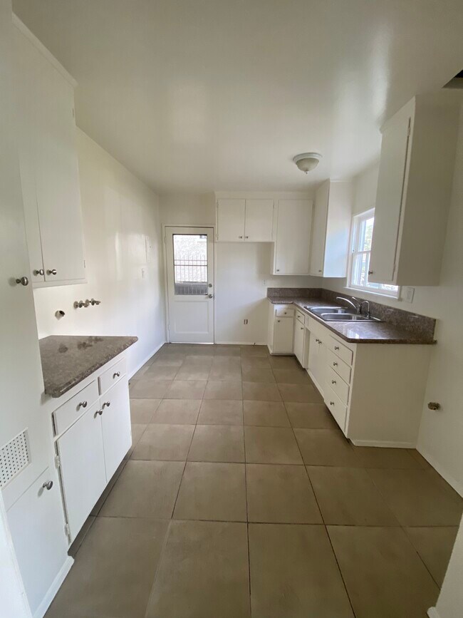 Photo - 530 Glenwood Rd Unit A