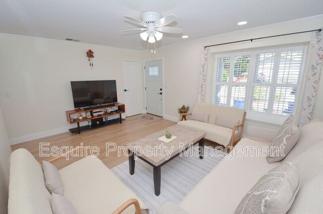 Photo - 279 Maple Rd