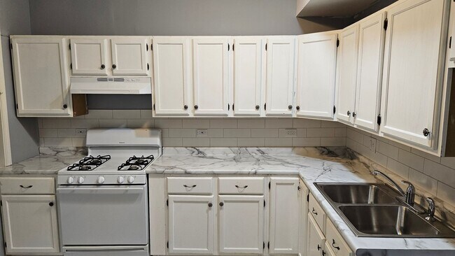 Photo - 4730 N St Louis Ave Unit G