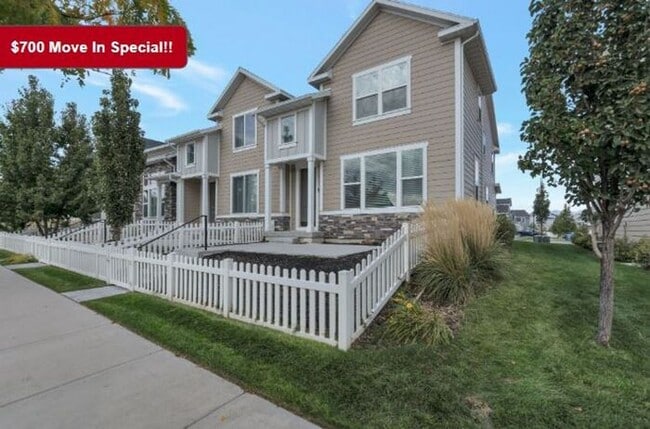 Beautiful Row End Townhouse w 2 car attached - Beautiful Row End Townhouse w 2 car attached