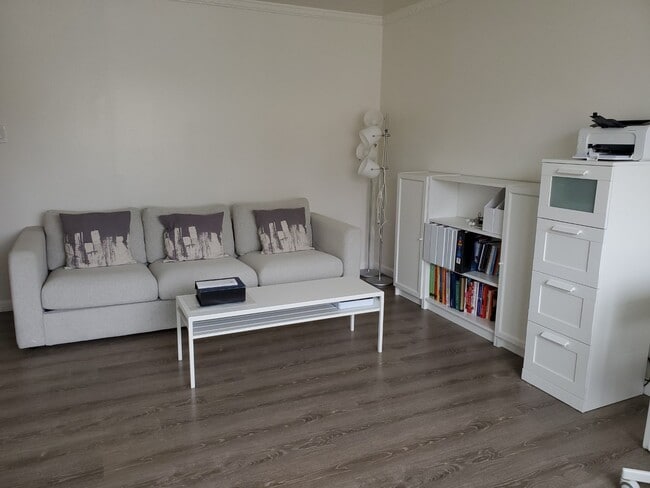 Livingroom - 254 Abbot Ave Unit Apt