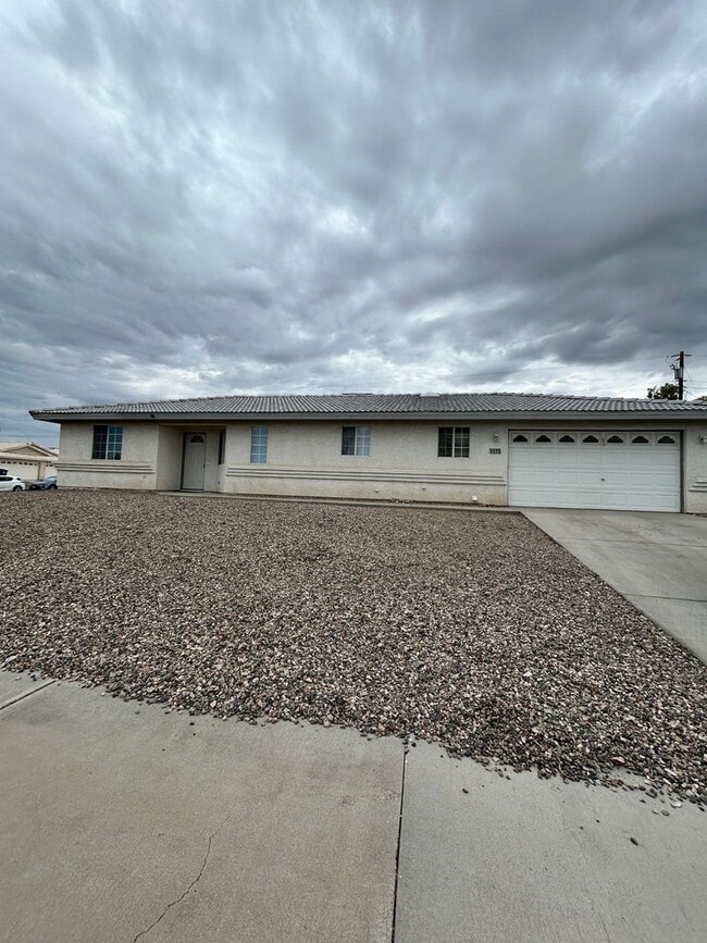 Building Photo - Unfurnished Home!