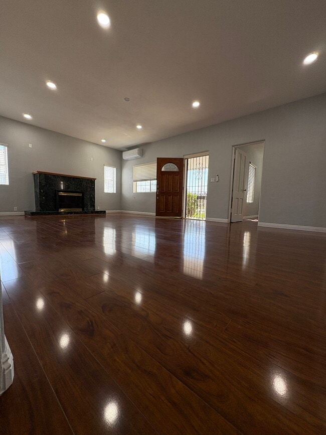 Building Photo - 1428 S Chapel Ave