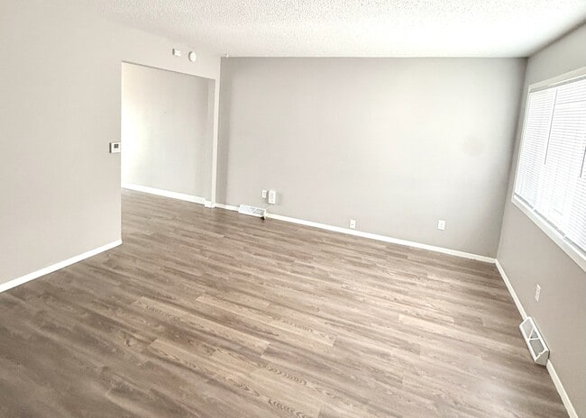 Photo - 5438 N Division St